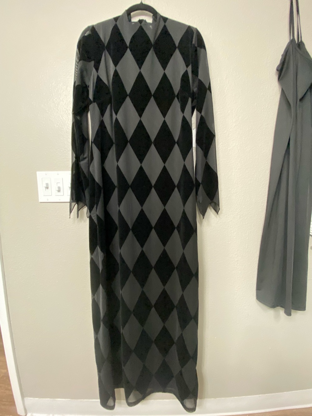 Neverwhere Sammitery Maxi Dress - Picture 7 of 10
